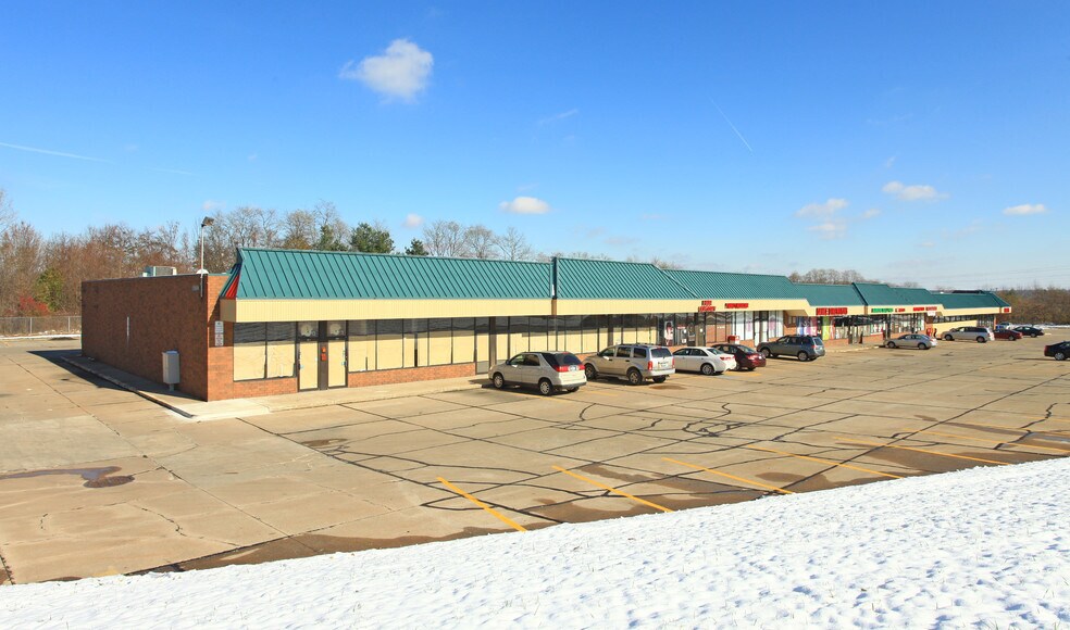 More Photos Of 19600-19654 W 130th St, Strongsville General Retail For Lease