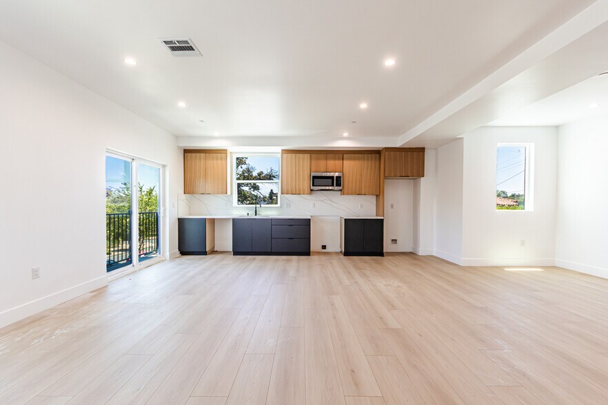 More Photos Of 1557 S Ogden Dr, Los Angeles Apartments For Sale
