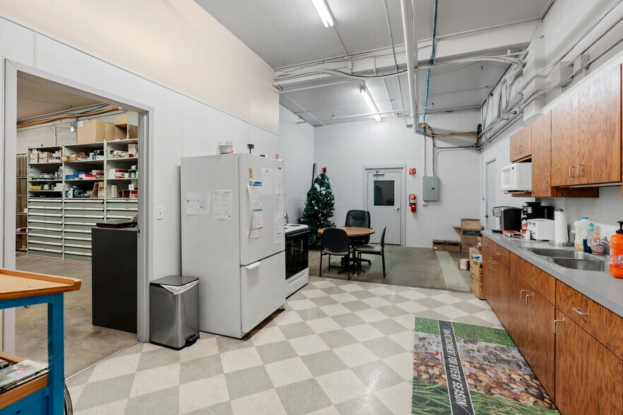 More Photos Of 2012 Cumberland St, Lebanon Freestanding For Sale