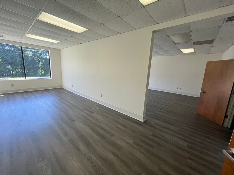 More Photos Of 929 Chick Springs Rd, Taylors Light Manufacturing For Lease