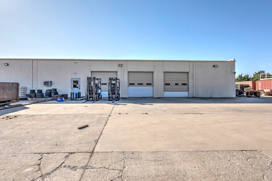 More Photos Of 1909 N Highway 81, Duncan Auto Dealership For Sale