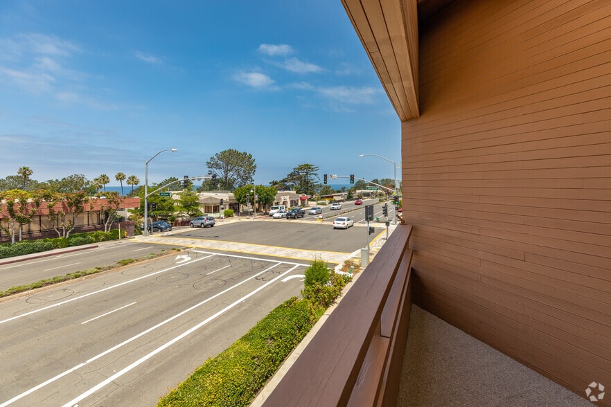 More Photos Of 853 Camino del Mar, Del Mar Office For Sale
