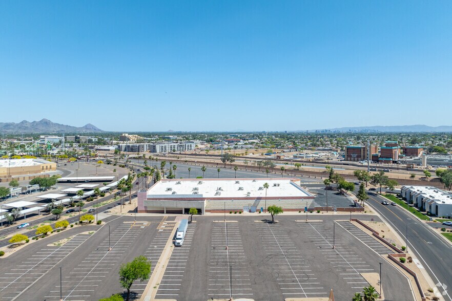 More Photos Of 9446 N Metro Pky W, Phoenix Warehouse For Sale