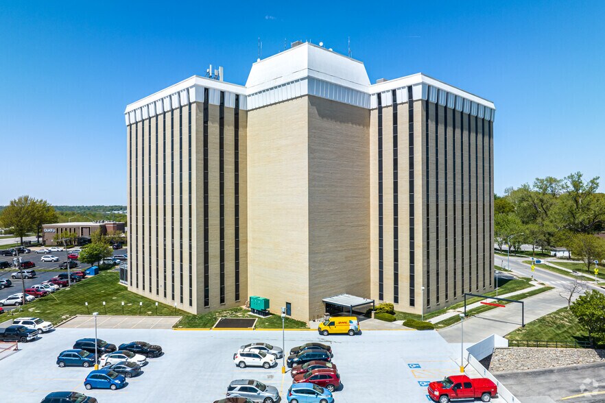 Primary Photo Of 5700 Broadmoor St, Mission Office For Lease