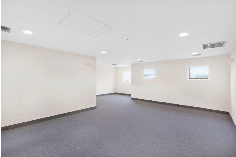 More Photos Of 100-110 Park Ave, Manalapan Township Flex For Lease