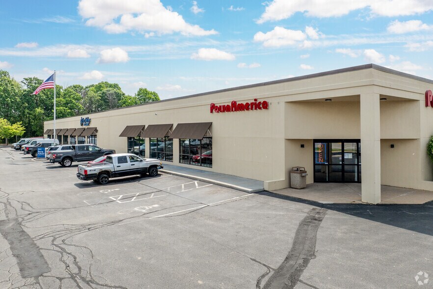 More Photos Of 500-520 N Westhill Blvd, Appleton Storefront Retail Office For Lease