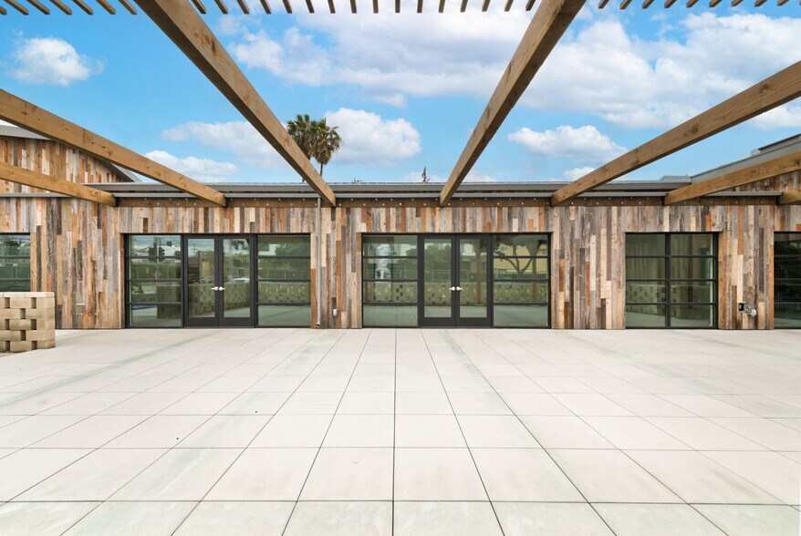 More Photos Of 1600 Lincoln Blvd, Santa Monica Freestanding For Lease