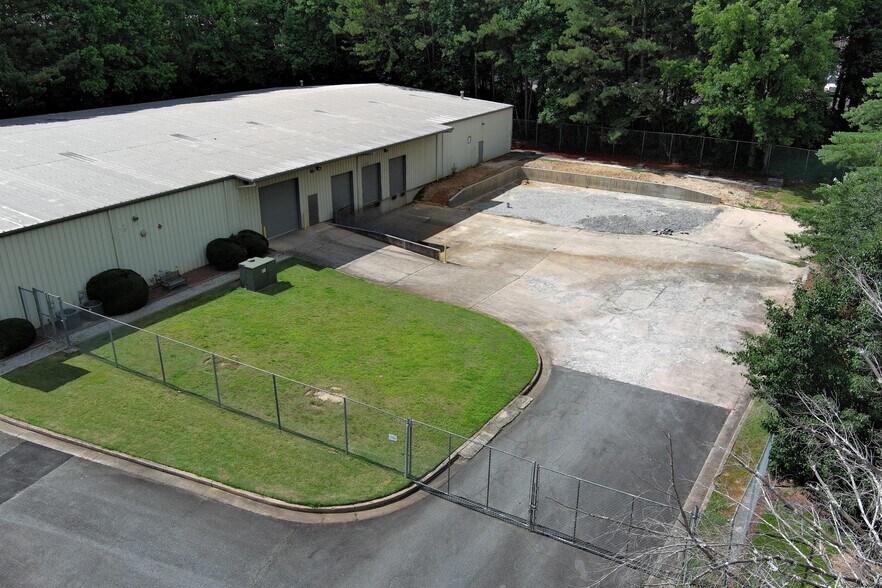 More Photos Of 9335 Industrial Trace, Alpharetta Warehouse For Lease