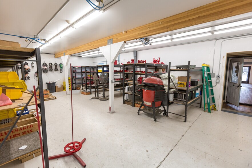 More Photos Of 497 Stevensville Airport Rd, Stevensville Warehouse For Sale