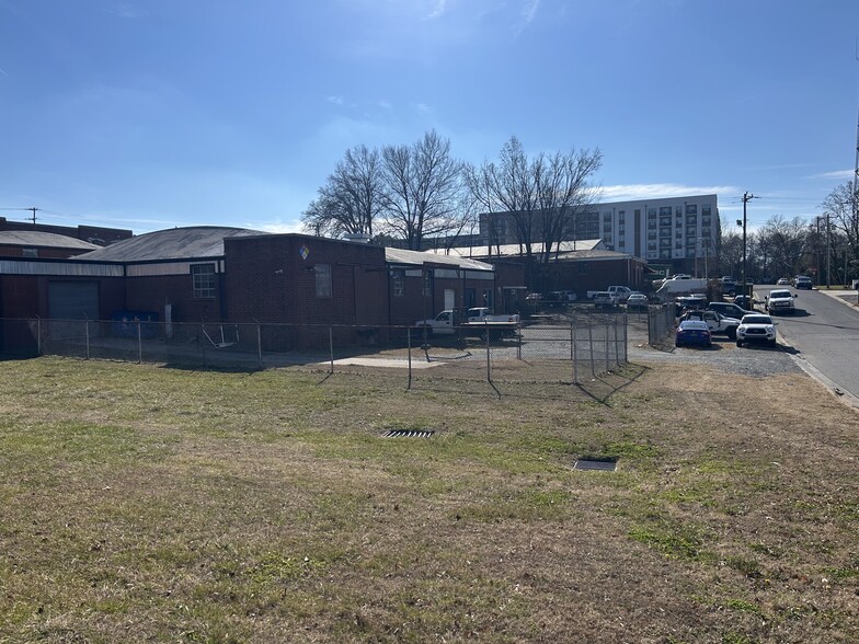 More Photos Of 3123 May St, Charlotte Warehouse For Sale