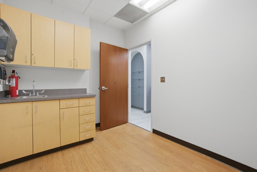 More Photos Of 1603 Santa Rosa Rd, Henrico Medical For Lease