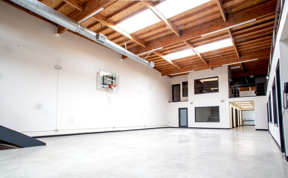 More Photos Of 2229 Barry Ave, Los Angeles Office For Lease