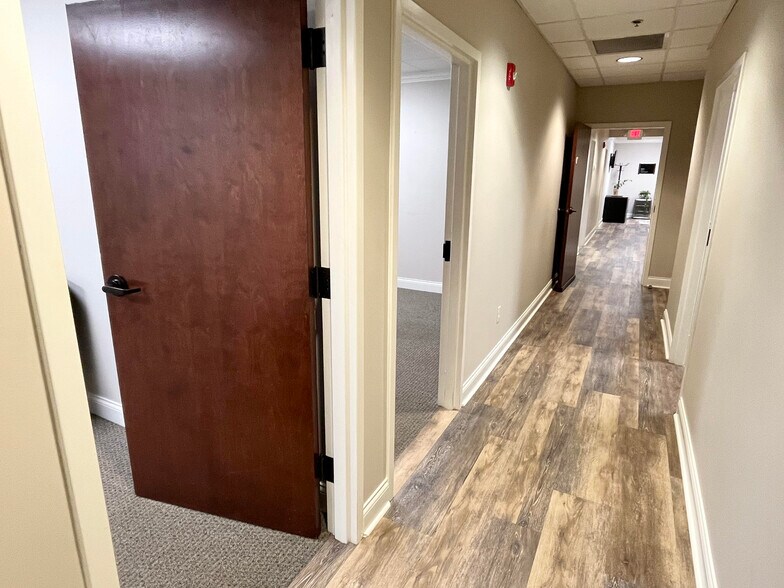 More Photos Of 7112 Crossroads Blvd, Brentwood Office For Lease