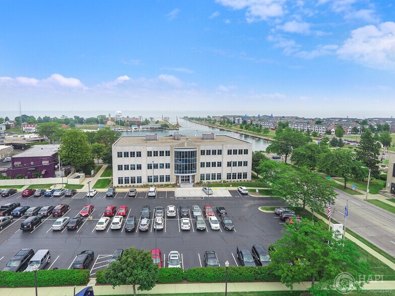 More Photos Of 600 52nd St, Kenosha Office For Lease