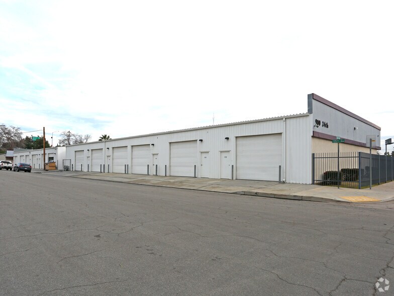 More Photos Of 900 24th St, Bakersfield Warehouse For Lease