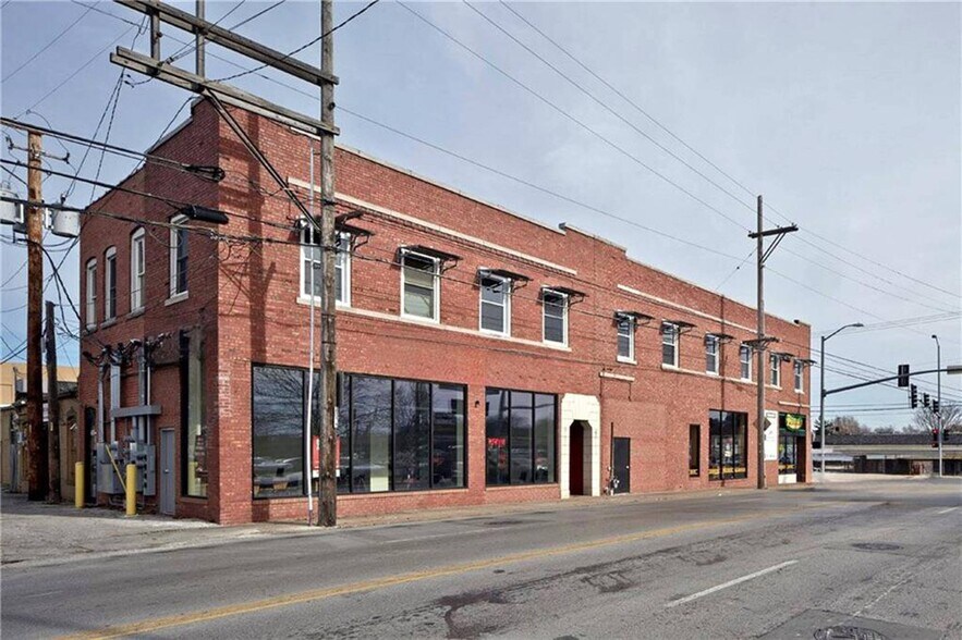 More Photos Of 404 W 75th St, Kansas City General Retail For Sale