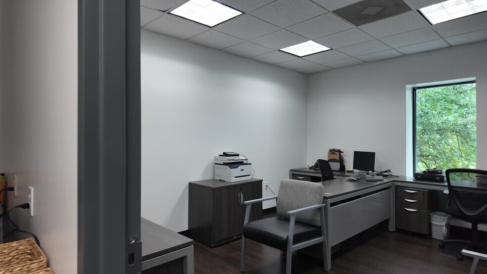 More Photos Of 1907 Gateway Blvd, Charlotte Warehouse For Sale