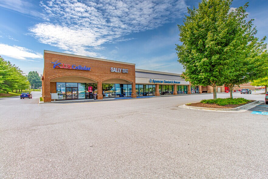 More Photos Of 110-180 Conston Ave, Christiansburg General Retail For Lease