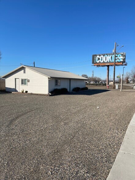 Primary Photo Of 1715 N Oregon St, Ontario Office For Lease