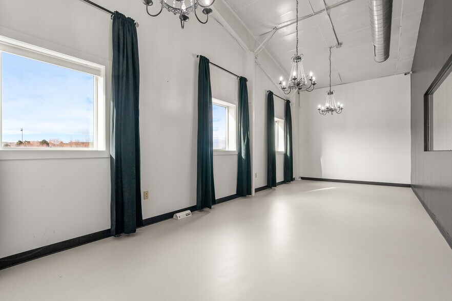 More Photos Of 607 & 647 S Gilbert St, Castle Rock Manufacturing For Sale