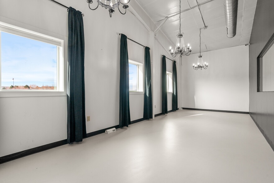 More Photos Of 607 & 647 S Gilbert St, Castle Rock Manufacturing For Lease