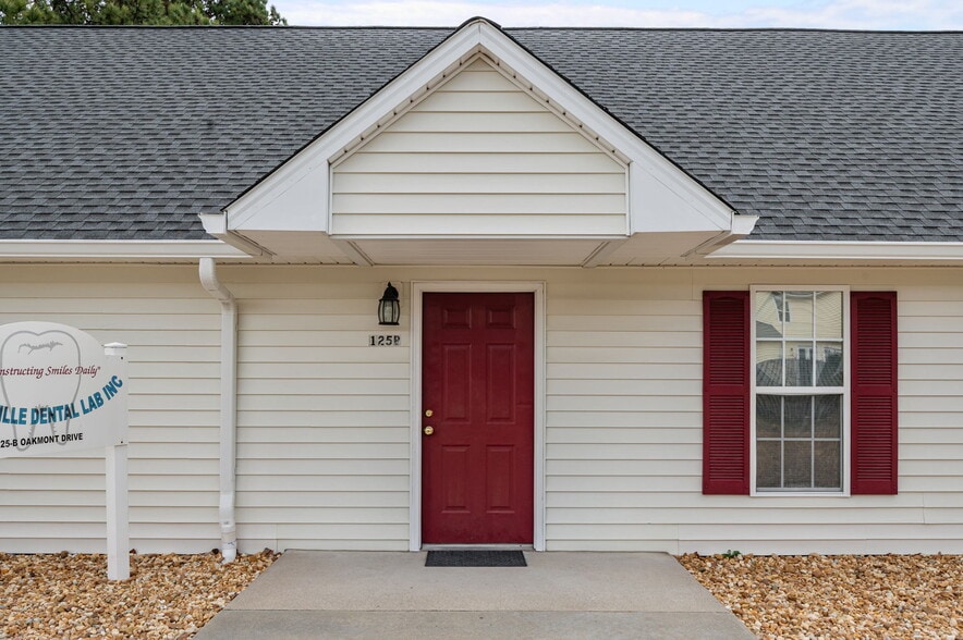 More Photos Of 125 Oakmont Dr, Greenville Office For Sale