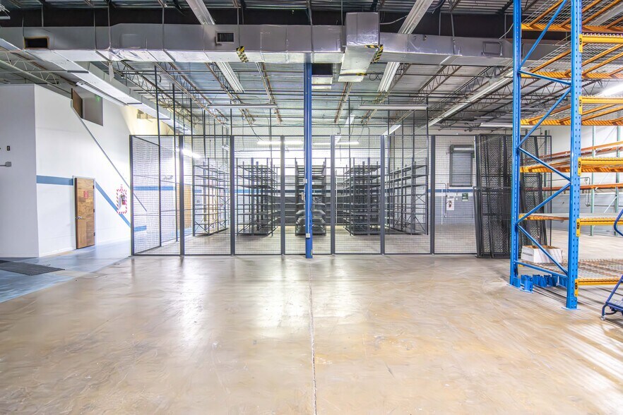 More Photos Of 2600 118th Ave N, Saint Petersburg Light Distribution For Lease