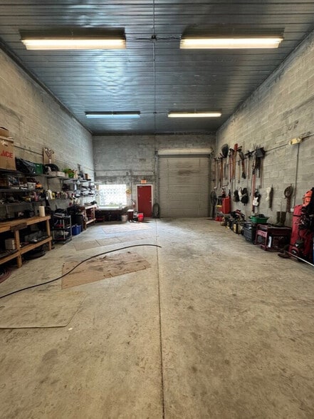 More Photos Of 615-635 NW Biltmore Street, Port Saint Lucie Warehouse For Sale