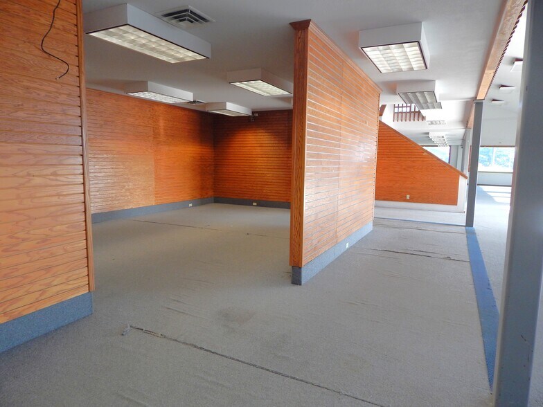 More Photos Of 330 NE Garden Valley Blvd, Roseburg Freestanding For Lease