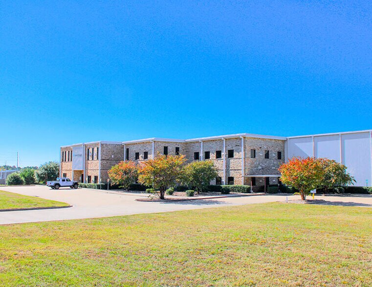 More Photos Of 2811 Robert Cargill Dr, Longview Warehouse For Sale