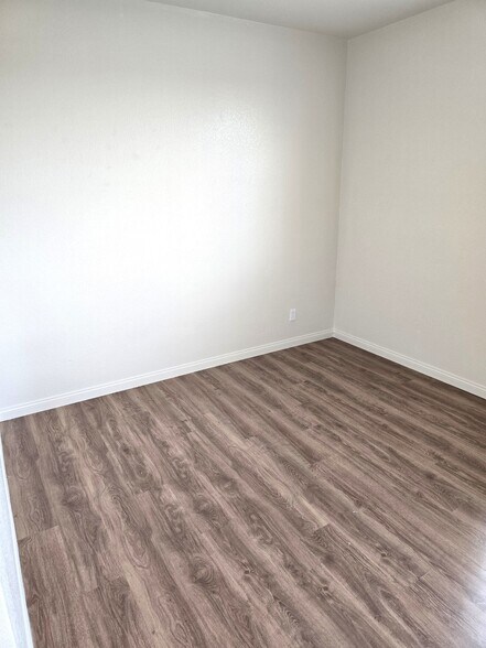 More Photos Of 4300 N Lamont St, Las Vegas Apartments For Sale