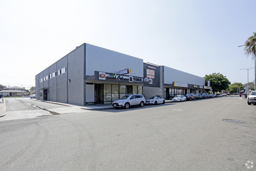 More Photos Of 3860 Crenshaw Blvd, Los Angeles General Retail For Lease