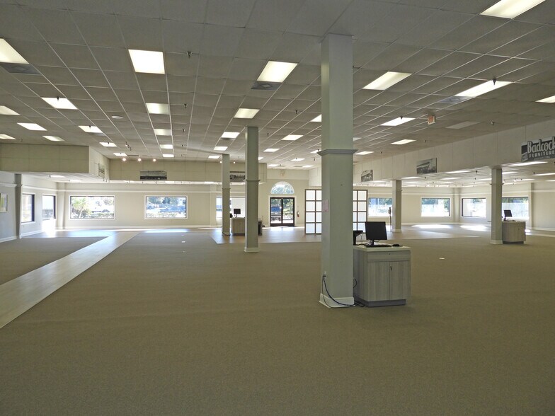 More Photos Of 3800 W New Haven Ave, Melbourne Freestanding For Lease
