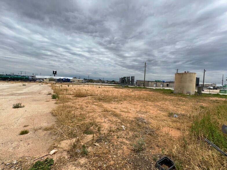 More Photos Of 212 S Dock Rd, Odessa Warehouse For Lease