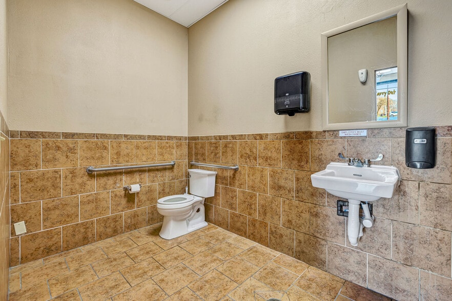 More Photos Of 920 Loveland-Madeira Rd, Loveland Storefront For Lease