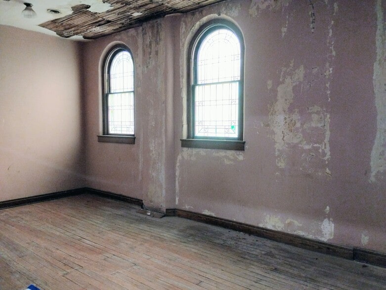 More Photos Of 906 Elm St, Coffeyville Religious Facility For Sale