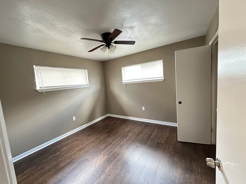 More Photos Of 5408 Market St, Houston Apartments For Sale