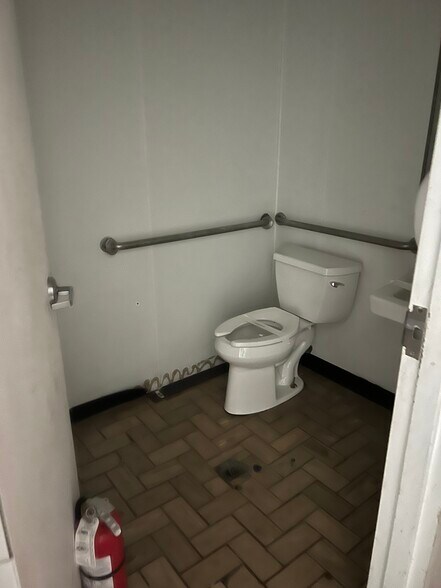 More Photos Of 10111 N Lamar Blvd, Austin Fast Food For Sale