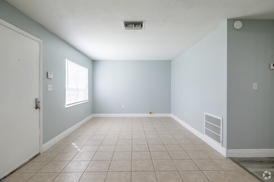 More Photos Of 460 Hale Ave, Brooksville Apartments For Sale