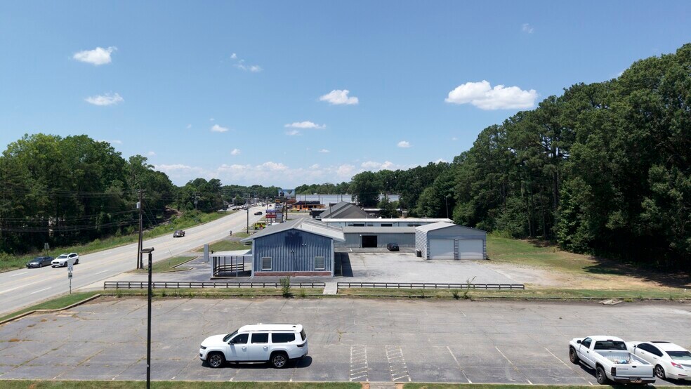 Primary Photo Of 1010 NE Main St, Simpsonville Auto Repair For Sale