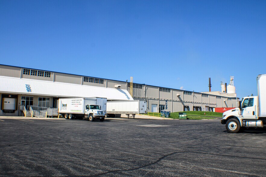 More Photos Of 2001-2005 N Delany Rd, Gurnee Unknown For Lease