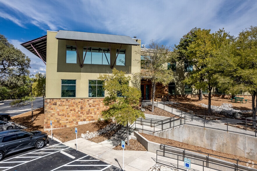 More Photos Of 1580 S Main St, Boerne Medical For Lease