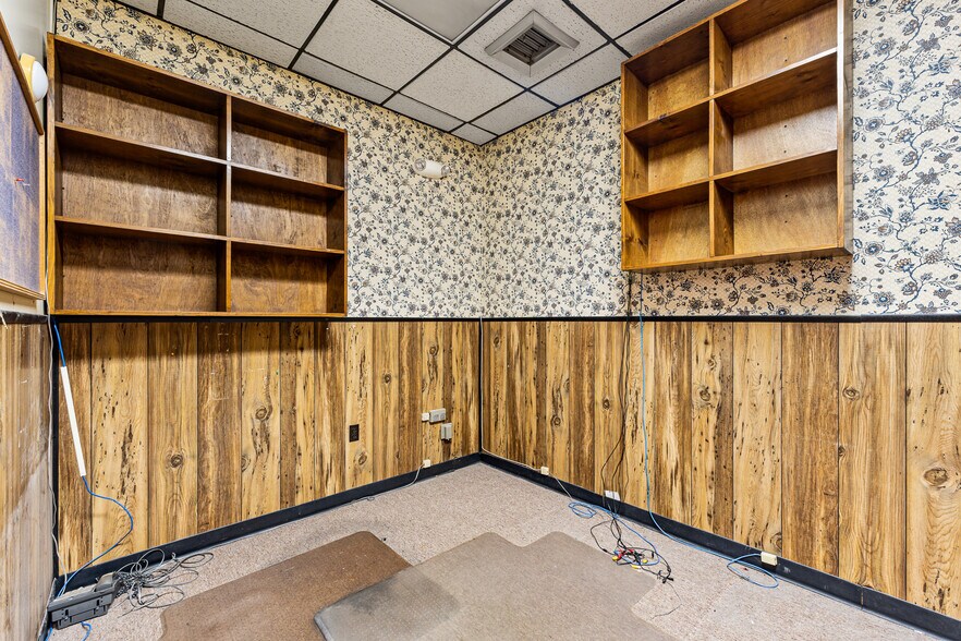 More Photos Of 1302-1306 4th Ave, Huntington Medical For Sale