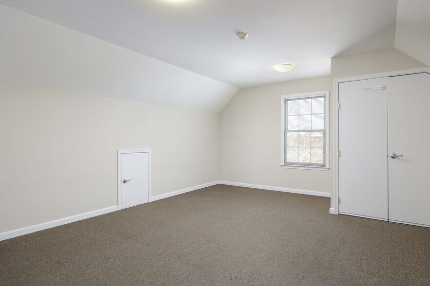 More Photos Of 12 Robbins Pky, Toms River Office For Sale