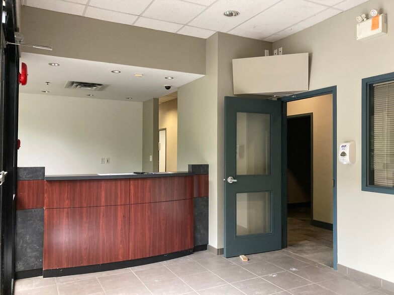 More Photos Of 1420-1440 Derwent Way, Delta Warehouse For Lease