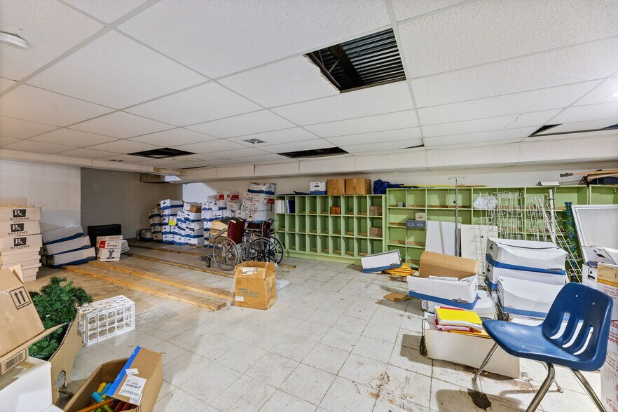 More Photos Of 202 S 9th St, Humboldt General Retail For Sale