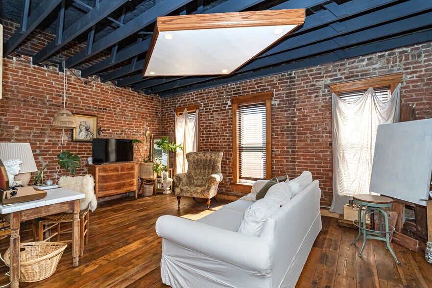 More Photos Of 611 Main St, Jewell Storefront Retail Residential For Sale