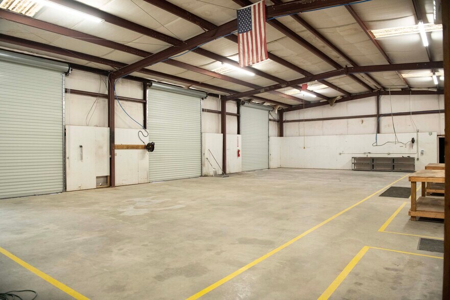 More Photos Of 4134 US 441, Lake City Light Manufacturing For Lease