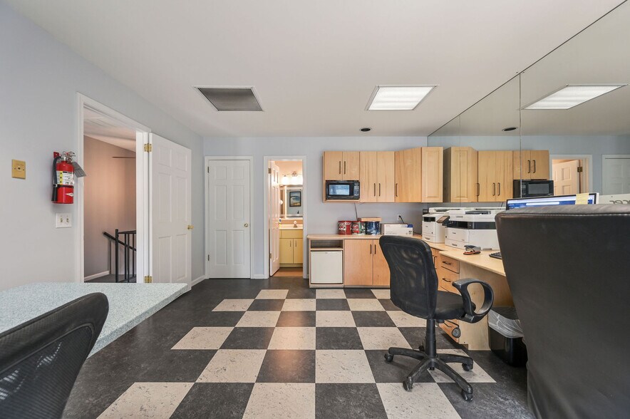 More Photos Of 9155 Campbell Ln, Bridgeville Office For Sale