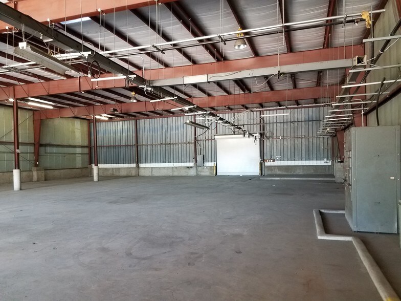More Photos Of 13510 Ralph Culver Rd, Houston Warehouse For Lease